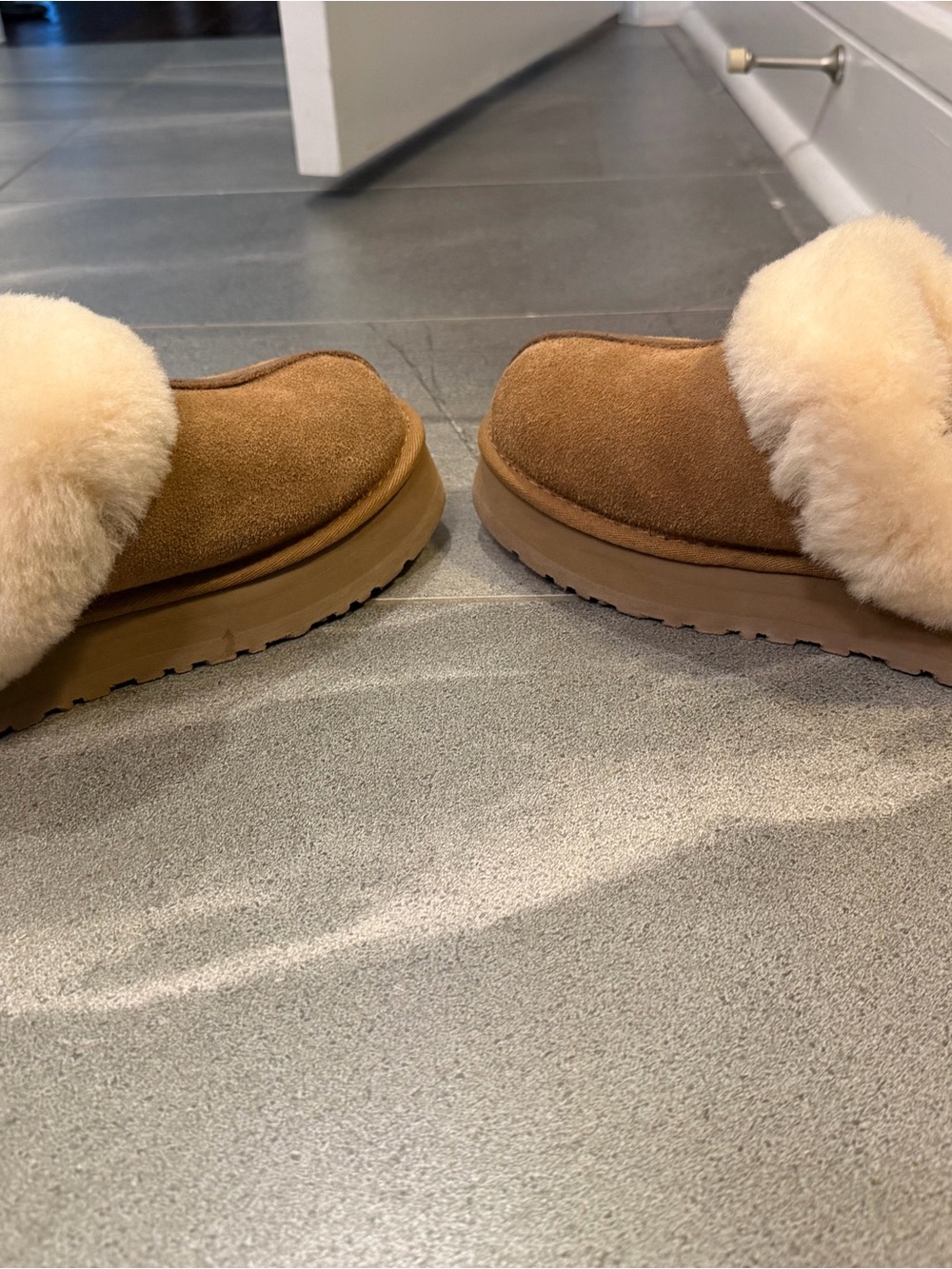 Ugg Disquette Slippers in Chestnut - Picture 5 of 7